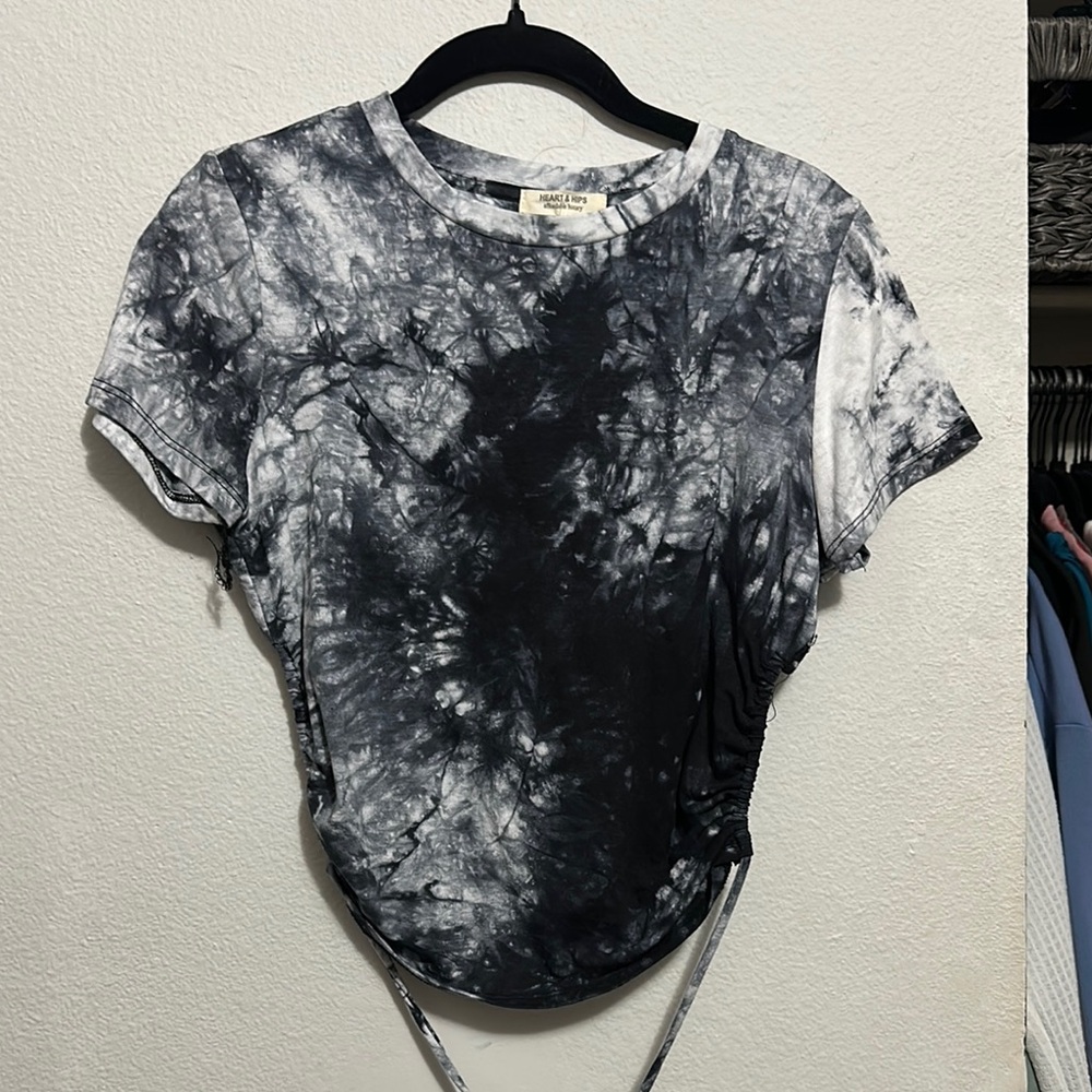 Tie-dye open back shirt